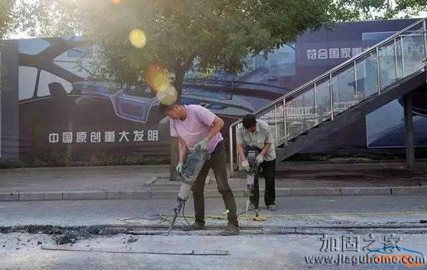 巴鐵慘遭拆除,現(xiàn)在要做的是路面加固補(bǔ)強(qiáng)？