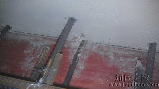 新房砌墻到底該不該往墻里加鋼筋?別無(wú)知了，很多人家都裝錯(cuò)了!