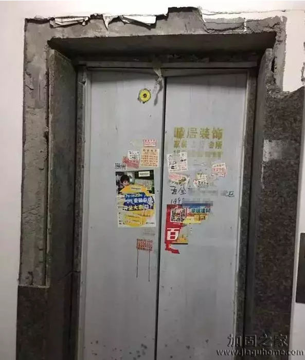 大媽用杯子擋電梯致電梯爆炸，電梯應(yīng)如何加固？