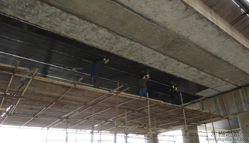 橋梁維修加固施工中，粘鋼加固和碳纖維布加固能互換嗎?