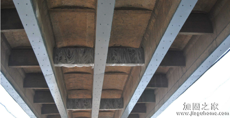 施工期間，為什么在鋼柱總是受到壓縮時(shí)，在混凝土柱中加鋼筋？