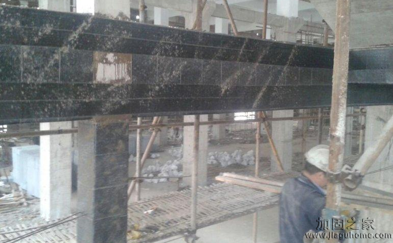 在進行樓板碳纖維加固的時候應(yīng)該注意哪些事項?