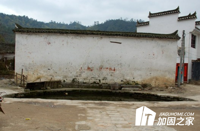 擋墻受流失沖刷發(fā)生傾斜，擋墻加固施工怎么做？