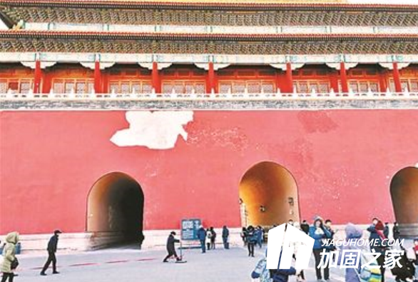 故宮墻皮被風(fēng)吹落，古建筑修繕加固怎么做?
