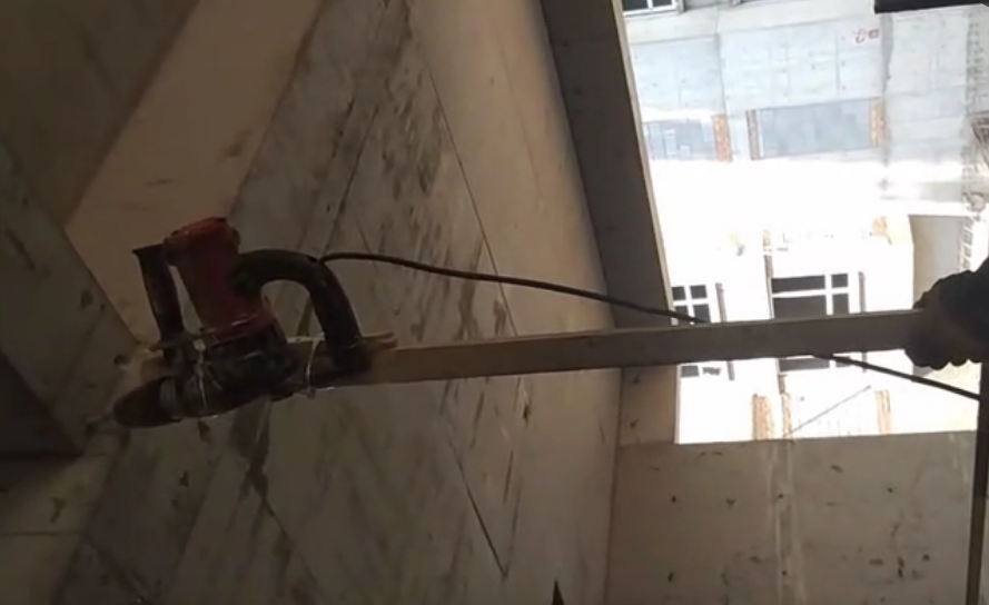 實拍農(nóng)村小伙工地植筋，自制的工具亮啦