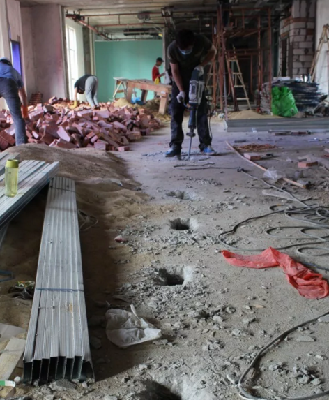 樓板開洞，方便混凝土澆筑