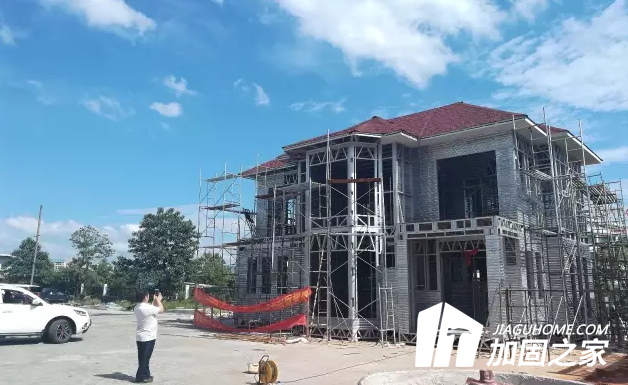 建筑模板師傅表示輕鋼別墅免拆模板要這樣裝！