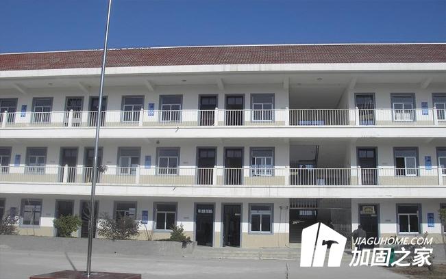 對學(xué)校進行抗震加固時，哪些方面不容忽視?