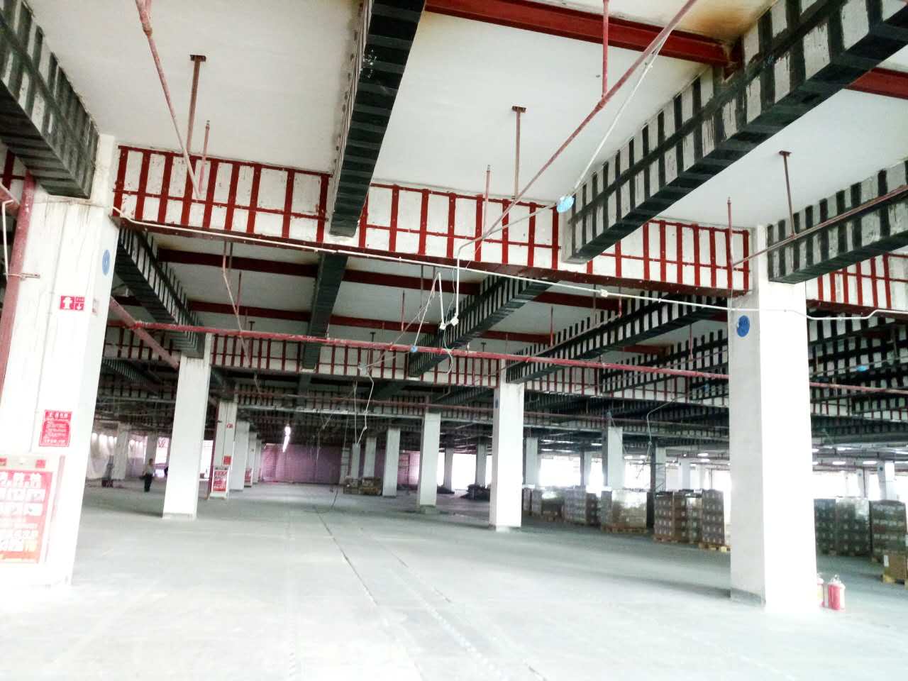 1539826394107037.jpg 梁粘碳纖維、鋼板.jpg