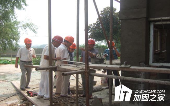 蓬安工地塔吊斷裂，加固施工現(xiàn)場(chǎng)如何確保安全