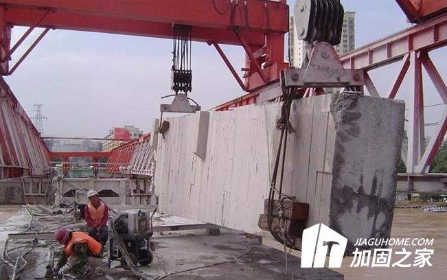 施工周邊引起房屋有問題由誰來承擔(dān)責(zé)任？