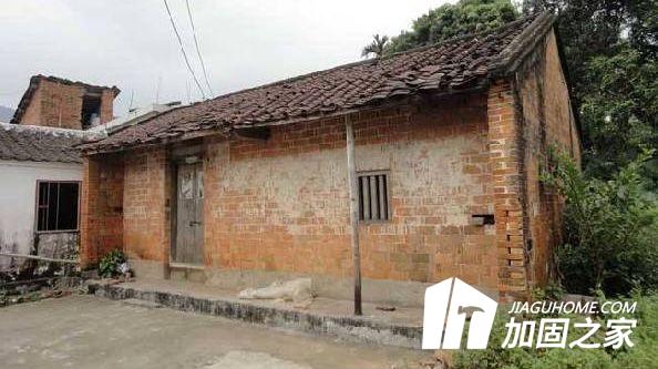 房屋安全鑒定公司一經(jīng)確認(rèn)的危險(xiǎn)房屋，房屋使用人該如何處理?