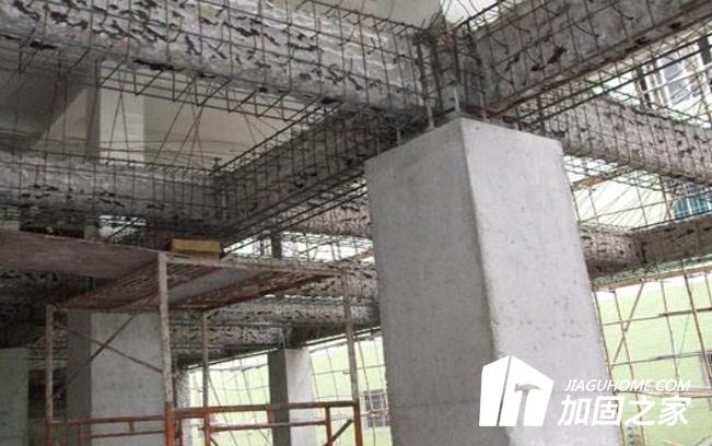 在結(jié)構(gòu)加固補(bǔ)強(qiáng)中，如何保證結(jié)構(gòu)穩(wěn)定的?