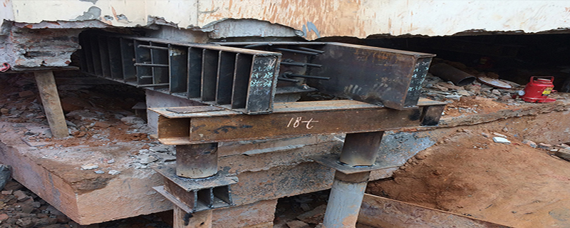 基礎(chǔ)梁穿過(guò)承臺(tái)的注意事項(xiàng)