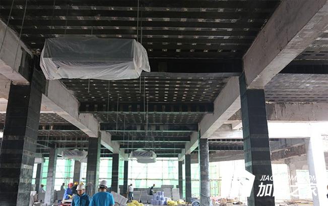 工業(yè)廠房出現(xiàn)結(jié)構(gòu)裂縫，應(yīng)該如何加固?