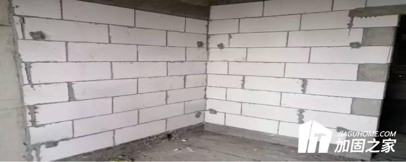 結(jié)構(gòu)實體位置與尺寸偏差項目應(yīng)分別進行驗收，并應(yīng)符合下列規(guī)定