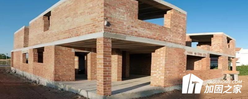 在下列情況，宜進行結(jié)構(gòu)安全性鑒定