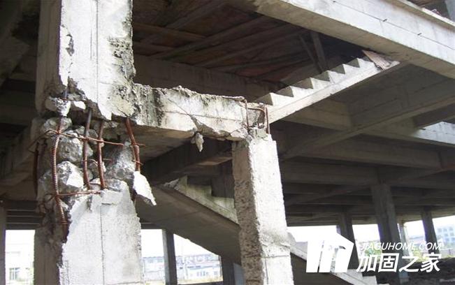 對于地震的破壞性，房屋需要做好抗震加固