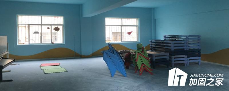 在下列情況下，應(yīng)依據(jù)相關(guān)規(guī)范的規(guī)定進(jìn)行房屋建筑專項(xiàng)鑒定