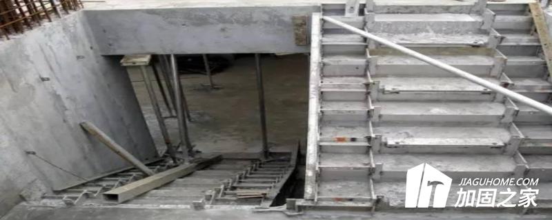 對(duì)房屋中易倒塌的部分，可選擇下列加固方法