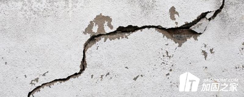 遇到這樣的裂縫時,需要特別注意