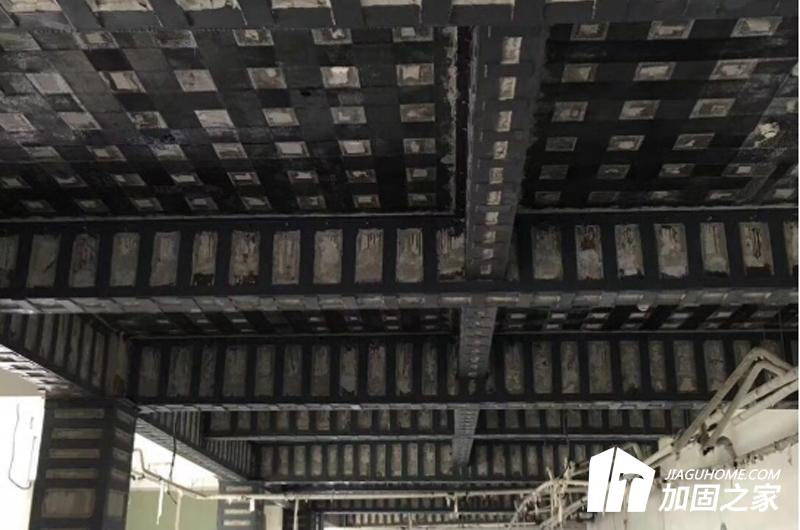 建筑加固中常用的粘鋼加固有哪些優(yōu)勢?