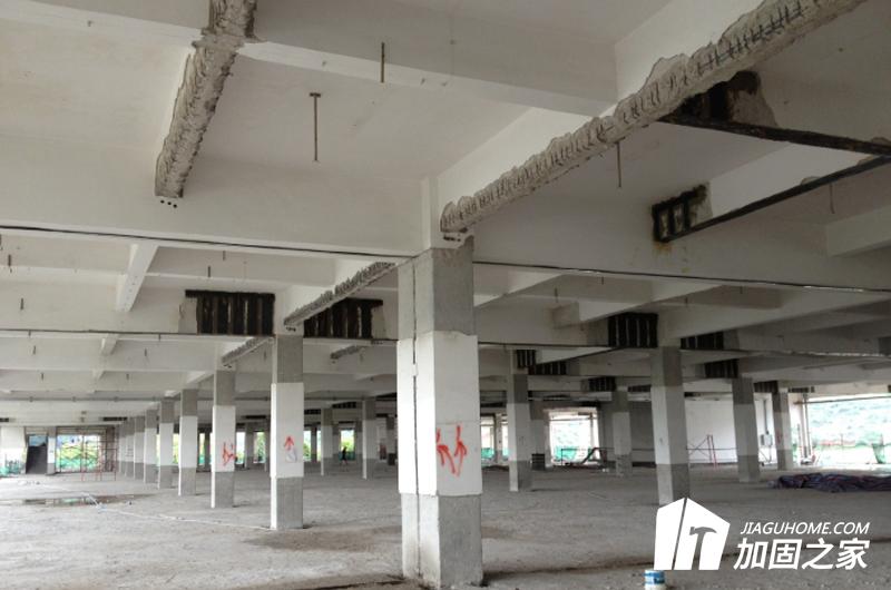 別墅構(gòu)件的荷載不足，采用的別墅結(jié)構(gòu)改造加固方法