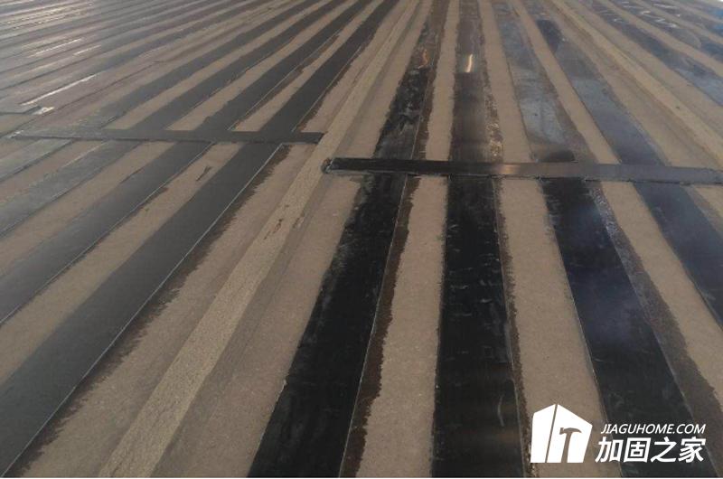 用碳纖維修補(bǔ)房屋裂縫有以下優(yōu)點(diǎn)