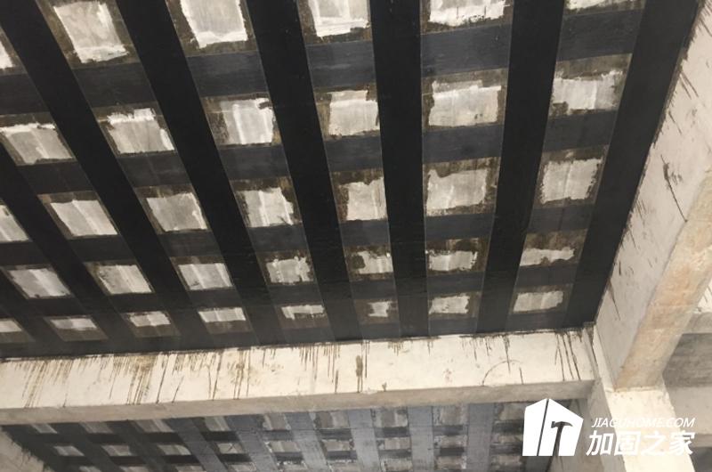 粘貼碳纖維布時(shí)須符合下述條件