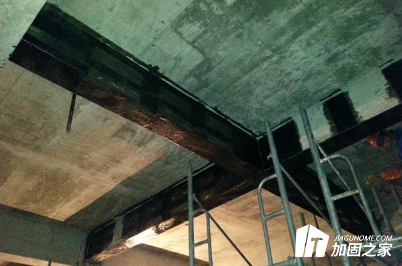 樓板開(kāi)洞加固碳纖維布法