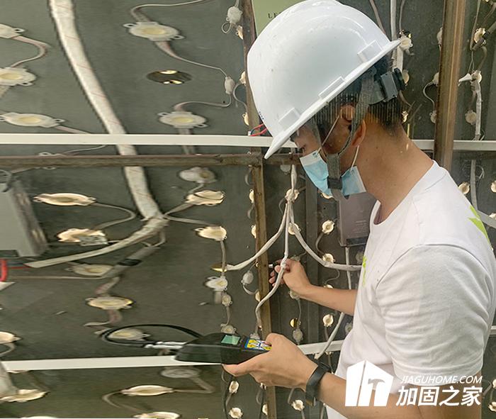 鑒定機(jī)構(gòu)進(jìn)行房屋安全鑒定應(yīng)按哪些程序進(jìn)行?