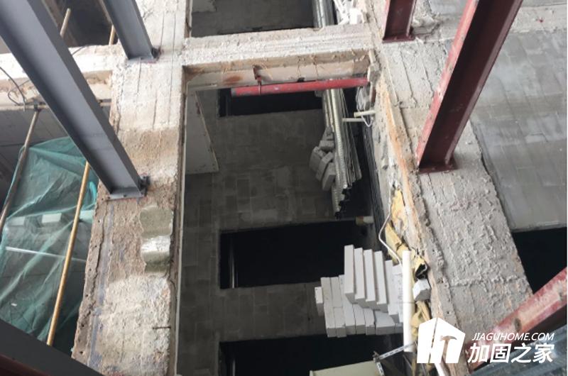 確定加固方案前，應(yīng)搜集下列資料