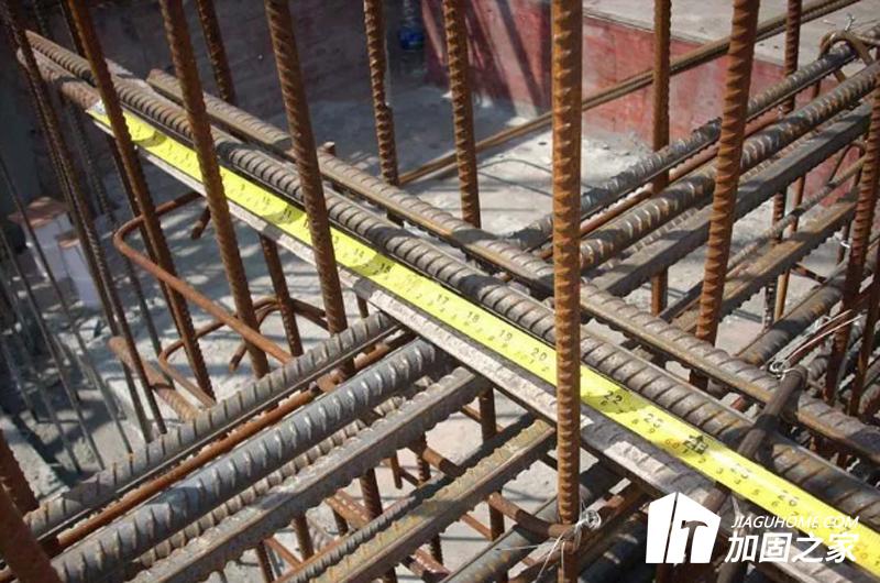 根據(jù)建筑物存在的問題，確定錨固的具體指標(biāo)