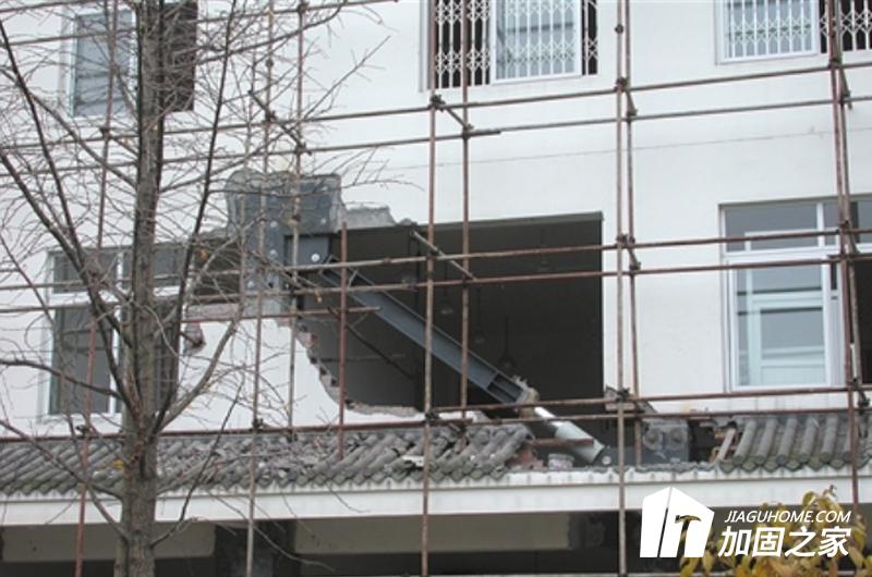 學(xué)?？拐鸺庸? width=