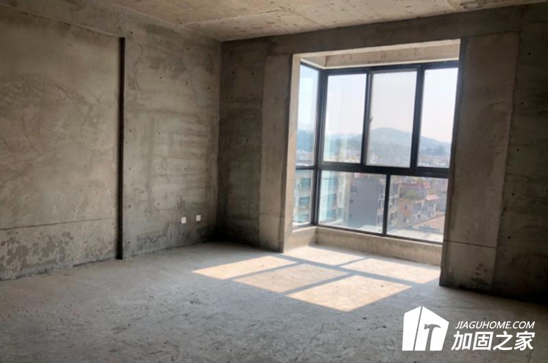 根據(jù)老房的現(xiàn)狀，選擇合適的加固方法