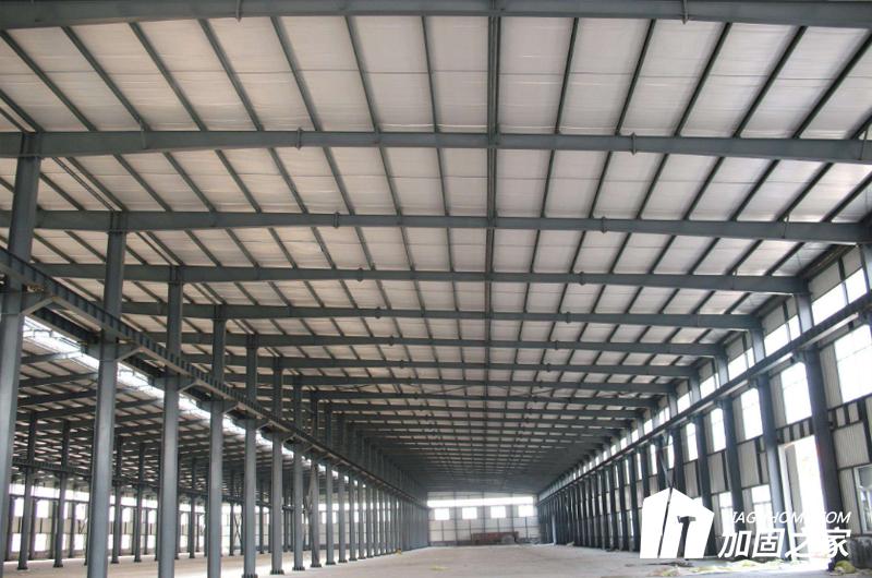 對鋼結(jié)構(gòu)廠房的材料性能以及體系進(jìn)行全面了解