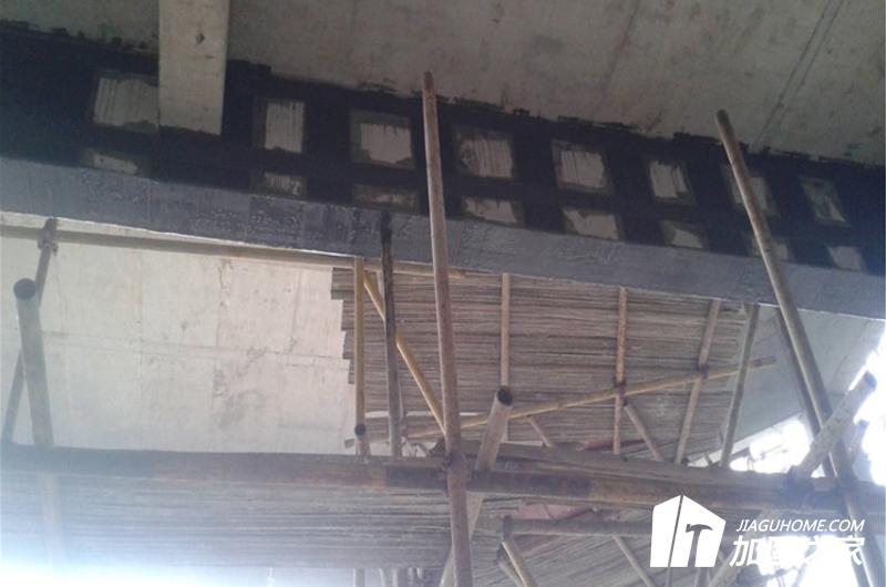 粘貼碳纖維布對提高橋梁的承載能力比較好