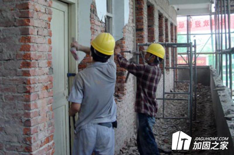 學?？拐鸺庸檀_保施工現(xiàn)場的安全