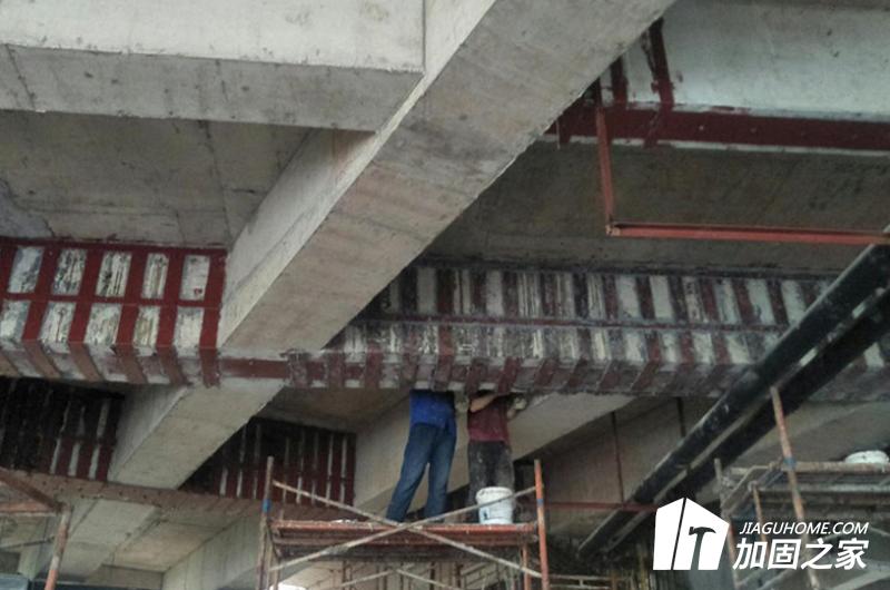 對(duì)檔案室現(xiàn)場(chǎng)進(jìn)行勘探，知曉檔案室具體存在什么問題?