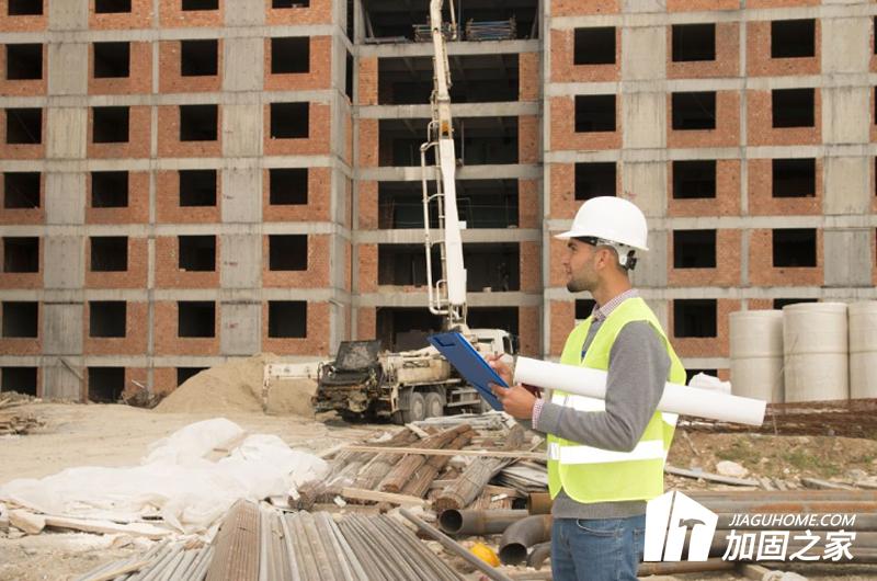 根據(jù)施工現(xiàn)場的實際情況做出應對方案