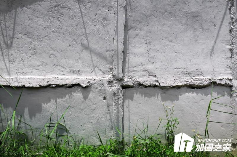 地基下沉出現(xiàn)裂縫，需要怎么處理?