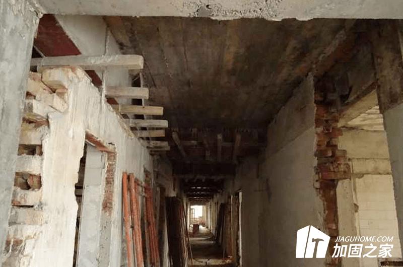 在加固施工之前，需求對修建物進(jìn)行嚴(yán)謹(jǐn)?shù)目碧? width=