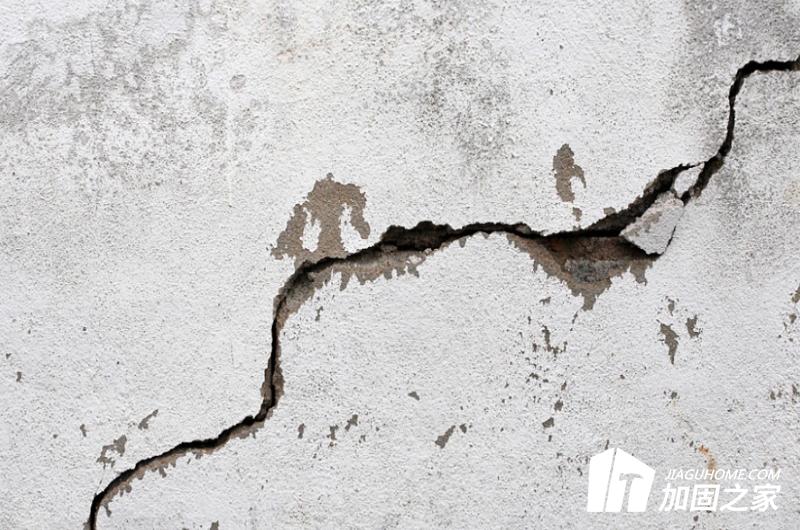 針對(duì)不規(guī)則裂縫的處理方法