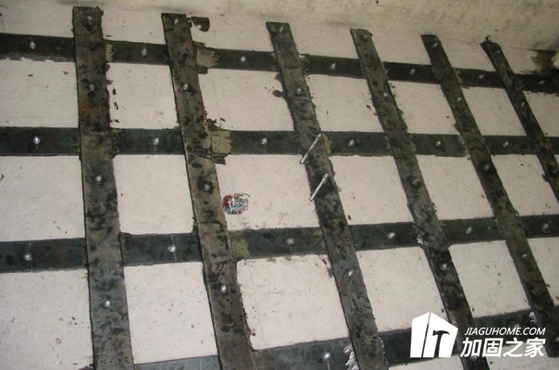 粘鋼加固如何進(jìn)行加壓操作？