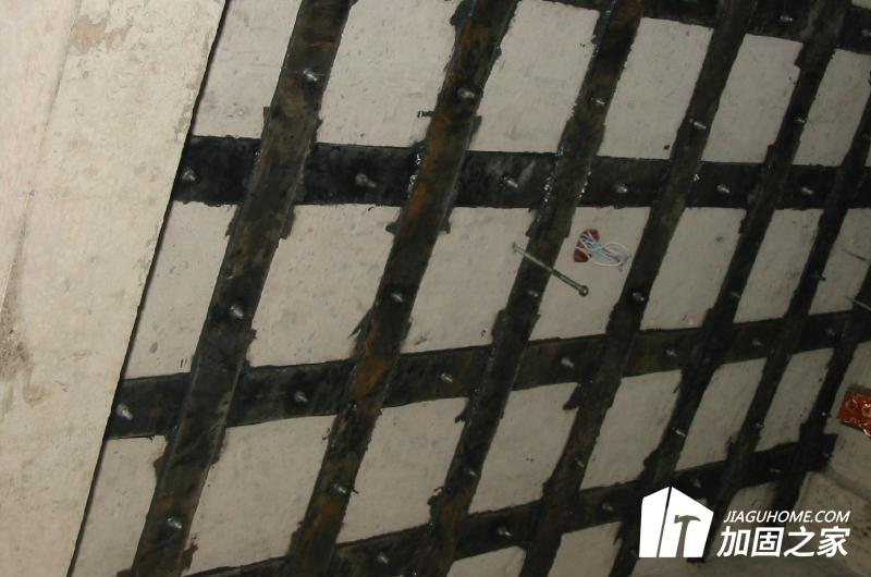 粘鋼加固如何進行加壓操作？