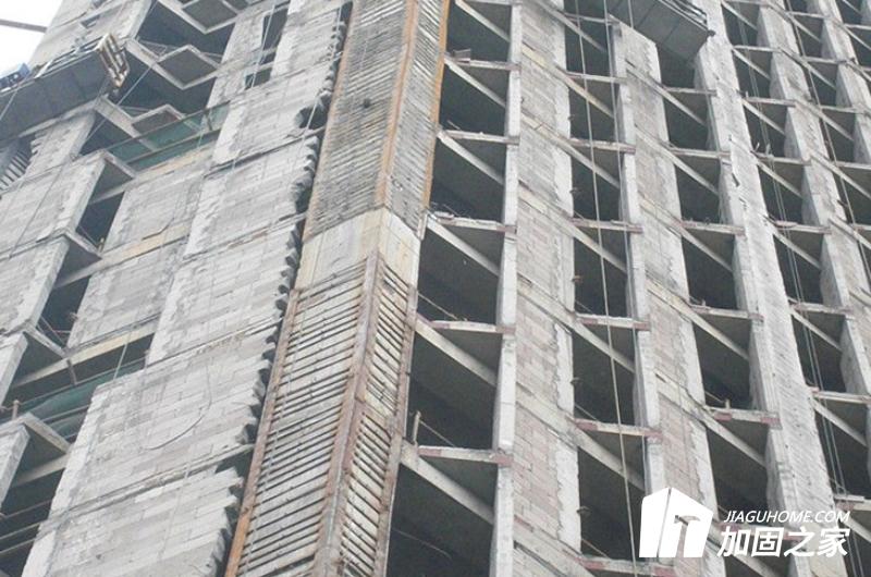 房屋加固補(bǔ)強(qiáng)對(duì)房屋進(jìn)行加固和補(bǔ)強(qiáng)