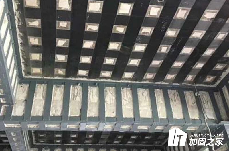 在建筑加固施工時，如何保證全程安全施工?