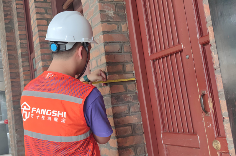 周邊房屋施工，施工前后做好安全檢測