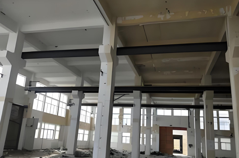 根據(jù)抗震鑒定結(jié)果，通過綜合分析確定加固方案