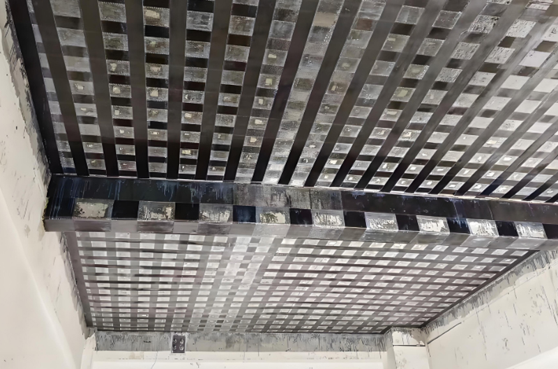 樓房較高的教學(xué)大樓加固施工